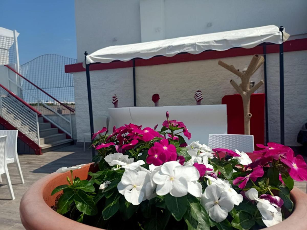 Hotel Vienna Lignano Sabbiadoro Exterior foto