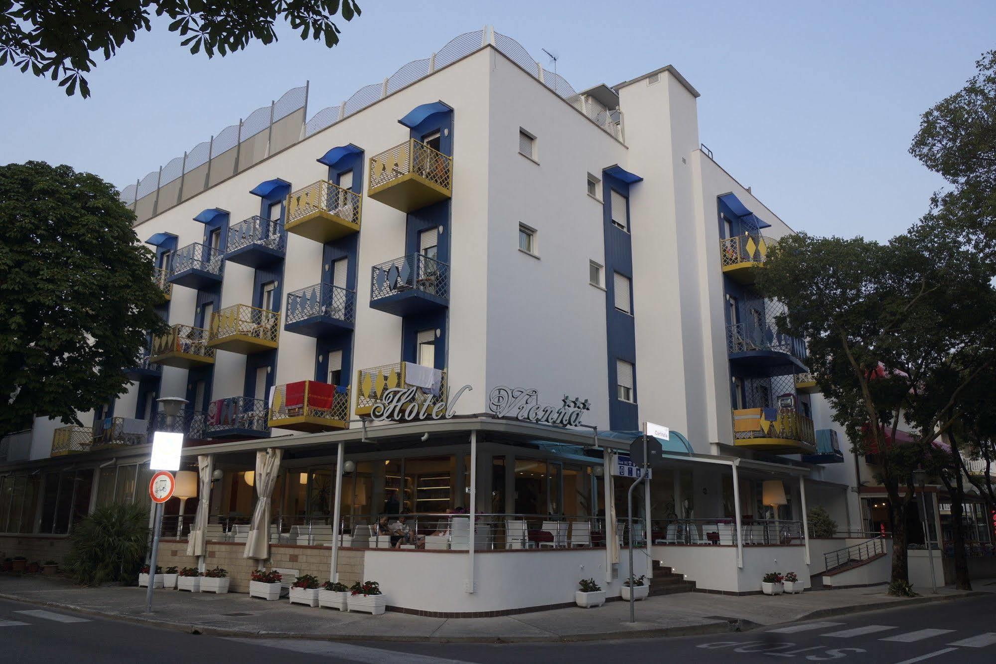 Hotel Vienna Lignano Sabbiadoro Exterior foto